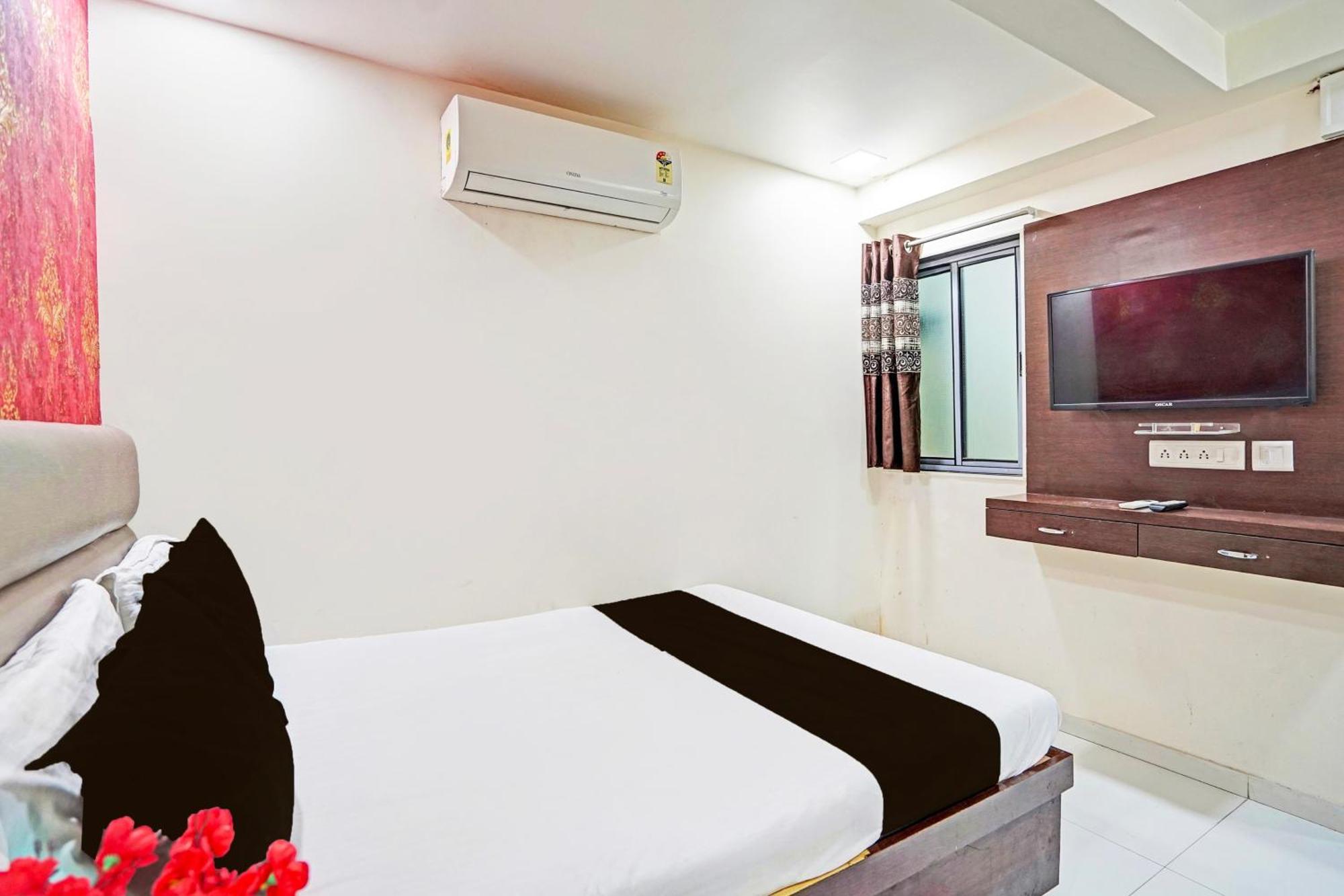 Hotel O S. G. Highway Formerly I Land Park Ahmedabad Extérieur photo