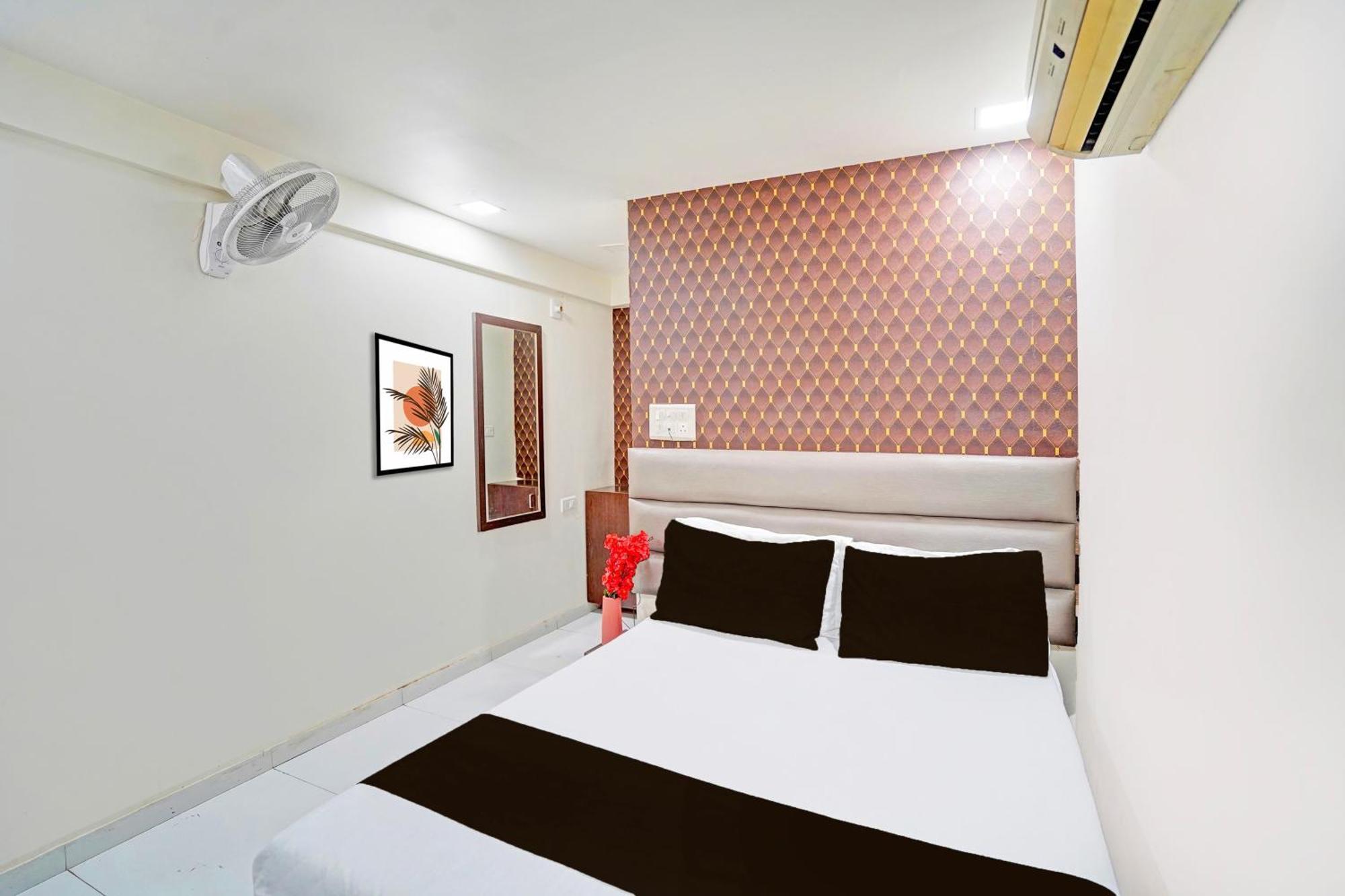 Hotel O S. G. Highway Formerly I Land Park Ahmedabad Extérieur photo