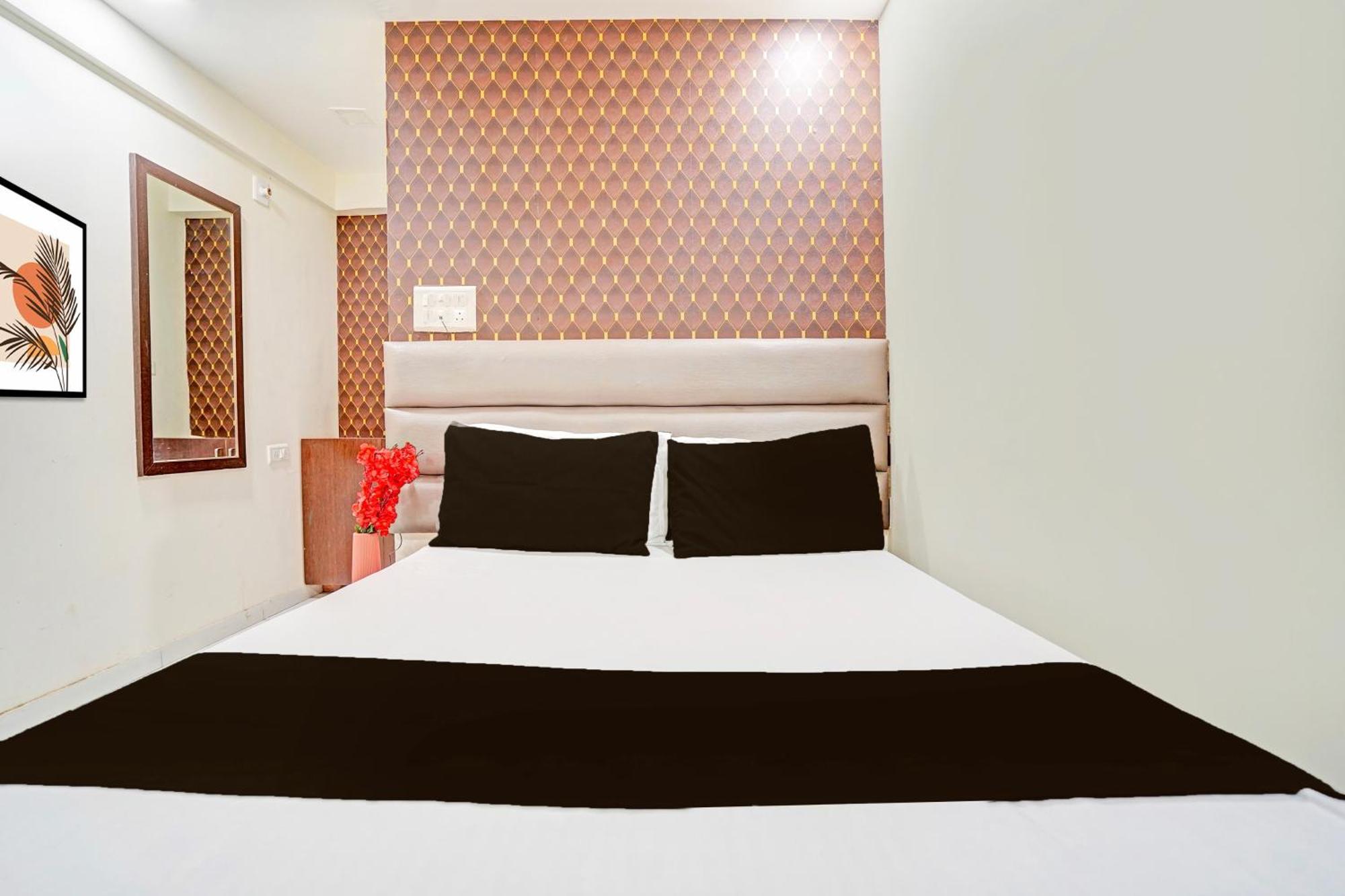 Hotel O S. G. Highway Formerly I Land Park Ahmedabad Extérieur photo