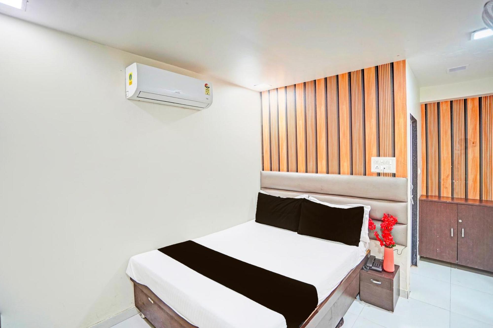 Hotel O S. G. Highway Formerly I Land Park Ahmedabad Extérieur photo